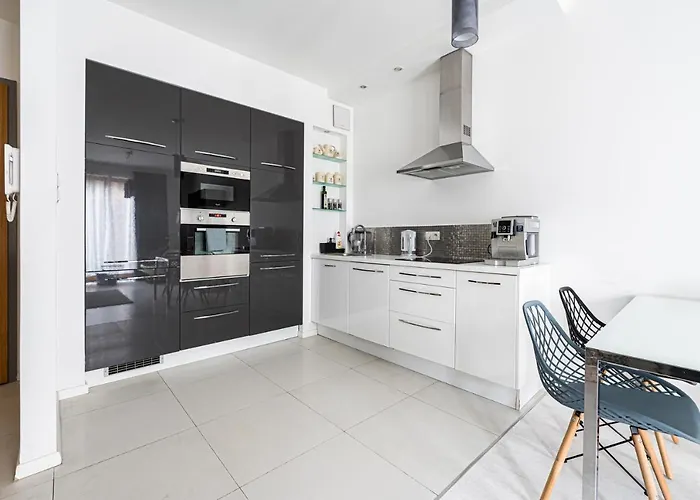 Nadmorski Dwor Lighthouse