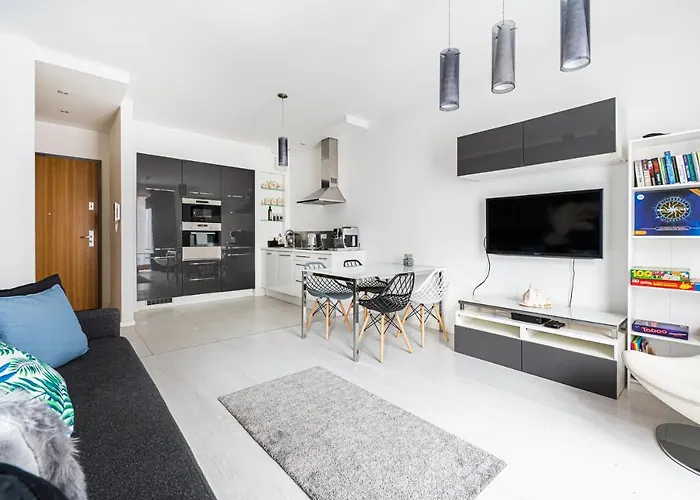 Nadmorski Dwor Lighthouse * גדנסק