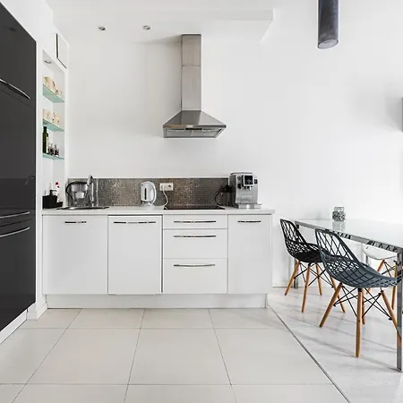 Nadmorski Dwor Lighthouse